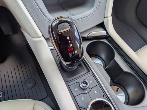 Used 2025 Cadillac XT6 Premium Luxury image 31