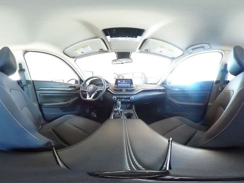Used 2025 Nissan Altima 2.5 SV FWD image 41