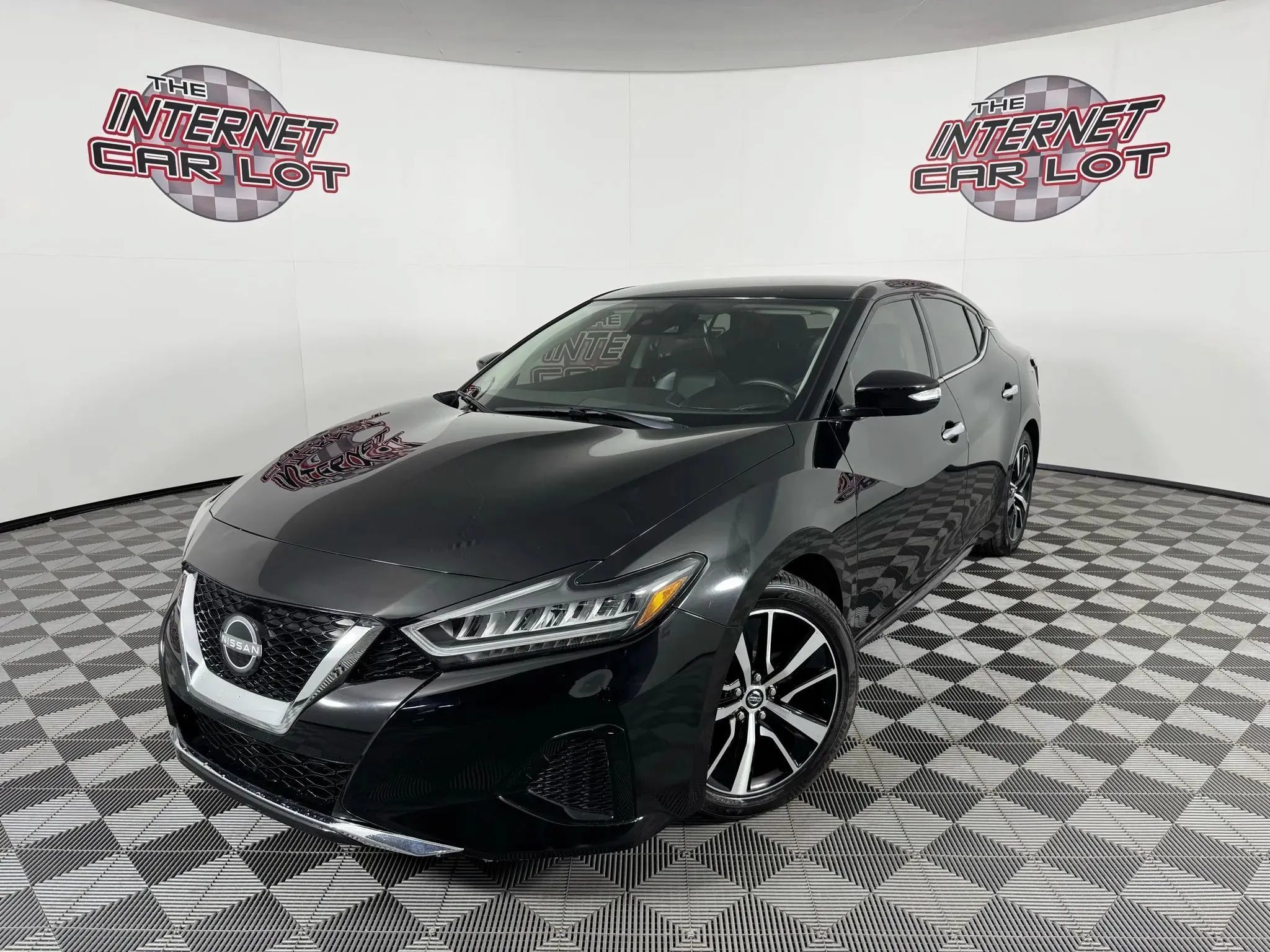 Used 2023 Nissan Maxima SV w/ Floor Mat Group FWD image 1