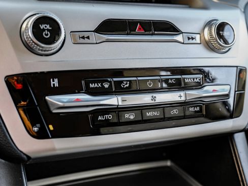 Used 2021 Ford Explorer XLT w/ Equipment Group 202A image 23