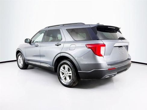 Used 2022 Ford Explorer XLT w/ Equipment Group 202A image 5