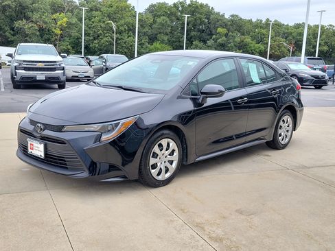 Certified 2024 Toyota Corolla LE FWD image 3