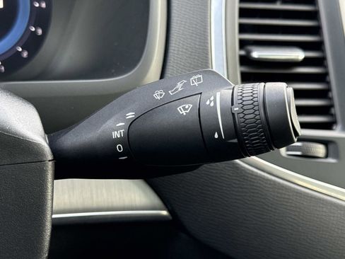 Used 2024 Volvo XC90 B5 Core w/ Protection Package Premier image 11