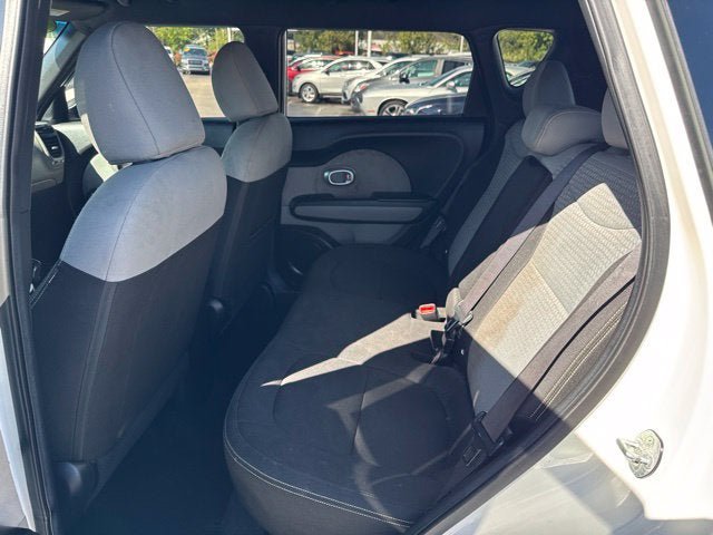 Used 2016 Kia Soul + FWD image 17