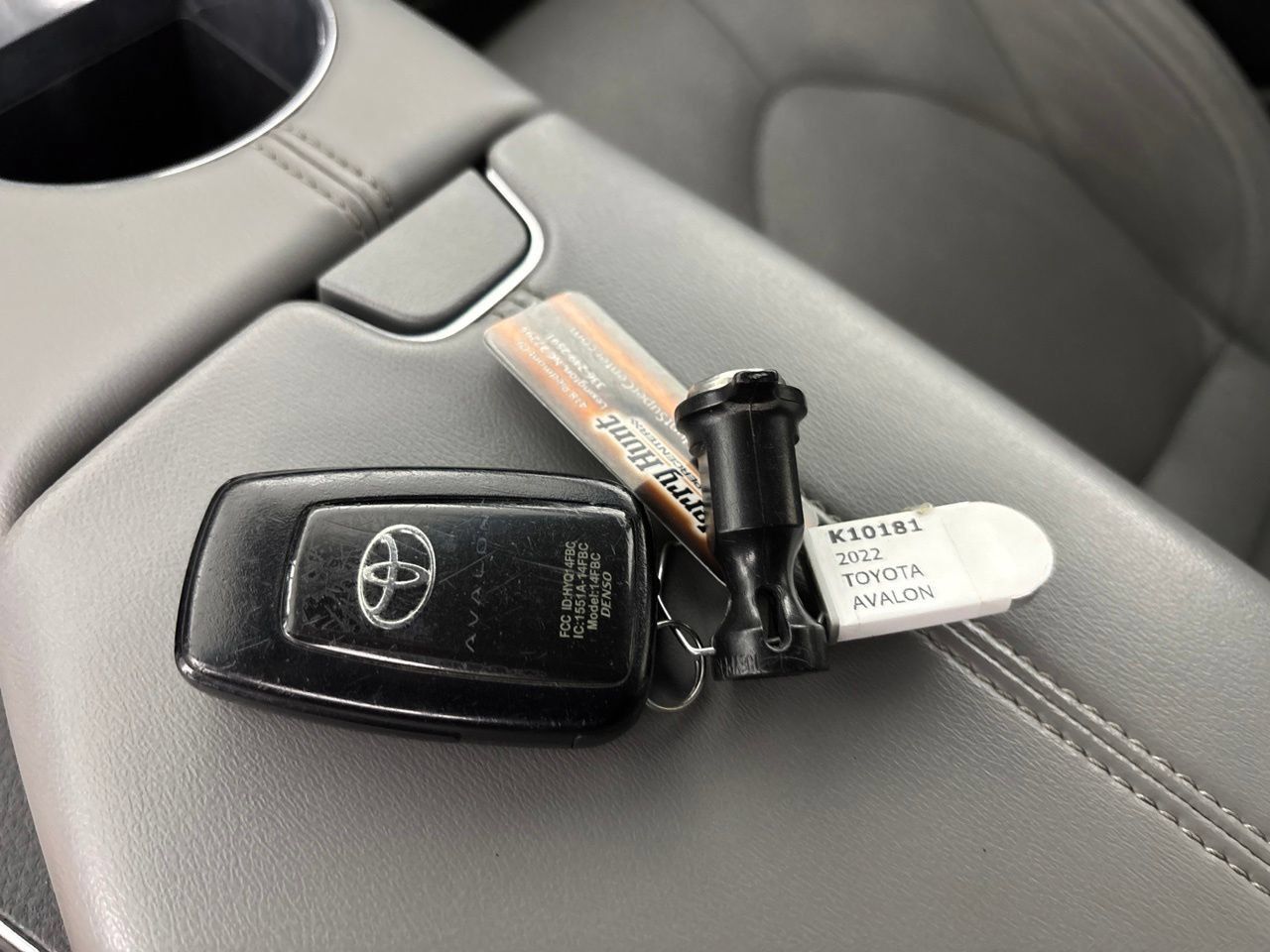 Used 2022 Toyota Avalon Limited w/ Advanced Safety Package FWD image 20