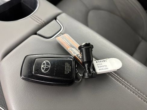 Used 2022 Toyota Avalon Limited w/ Advanced Safety Package FWD image 20