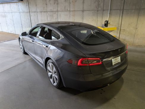 Used 2020 Tesla Model S Long Range Plus image 3