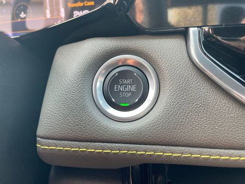 Certified 2024 Chevrolet Colorado ZR2 w/ Technology Package image 38