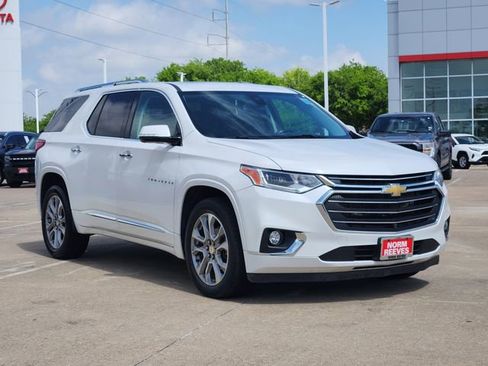 Used 2020 Chevrolet Traverse Premier w/ LPO, Floor Liner Package FWD image 2