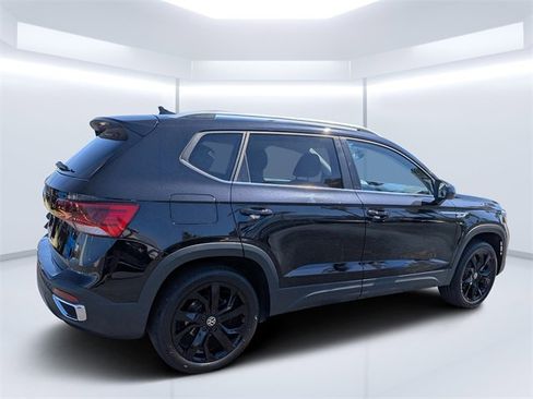 Certified 2024 Volkswagen Taos SE image 3