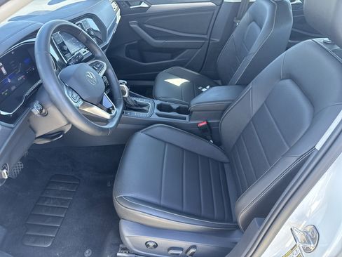 Certified 2023 Volkswagen Jetta SE FWD image 5