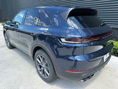 Used 2025 Porsche Cayenne image 3