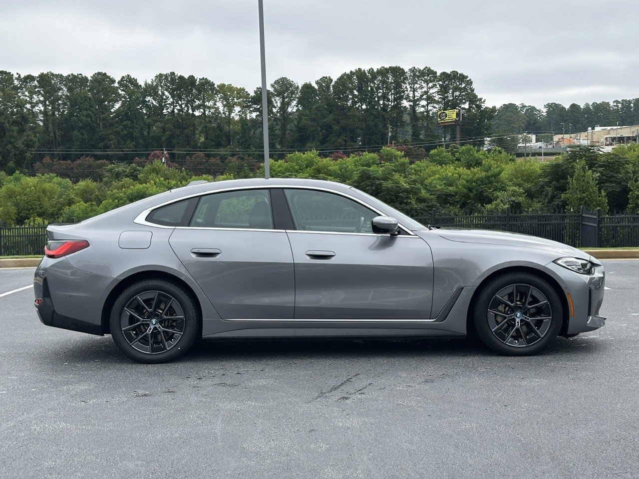 Used 2023 BMW i4 eDrive40 RWD image 3