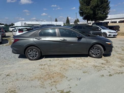 Used 2024 Hyundai Elantra SEL FWD image 4
