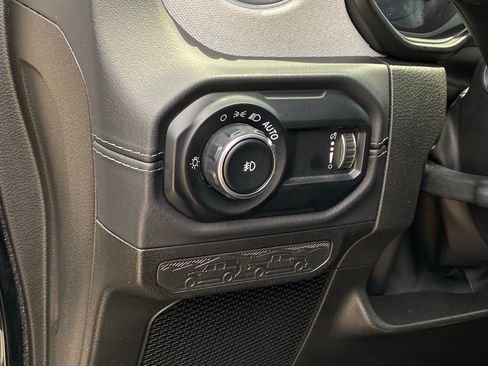 Used 2025 Jeep Wrangler Unlimited Sahara AWD/4WD image 12