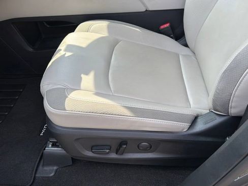 Used 2023 Nissan Pathfinder SL AWD/4WD image 23