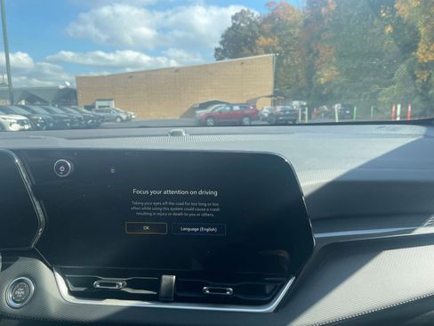 Used 2025 Chevrolet Equinox LT image 18