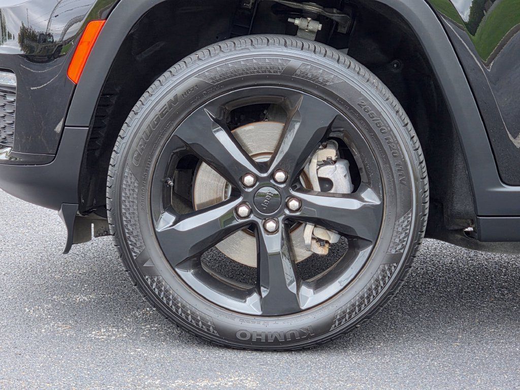 Used 2024 Jeep Grand Cherokee L Limited w/ Black Appearance Package AWD/4WD image 9