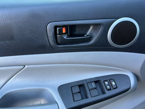 Used 2012 Toyota Tacoma 4x4 Double Cab image 15