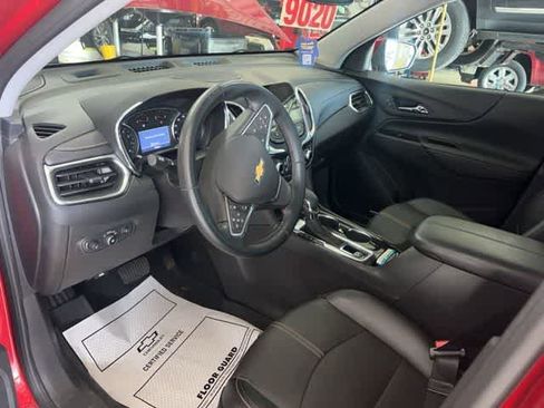 Used 2023 Chevrolet Equinox Premier image 3