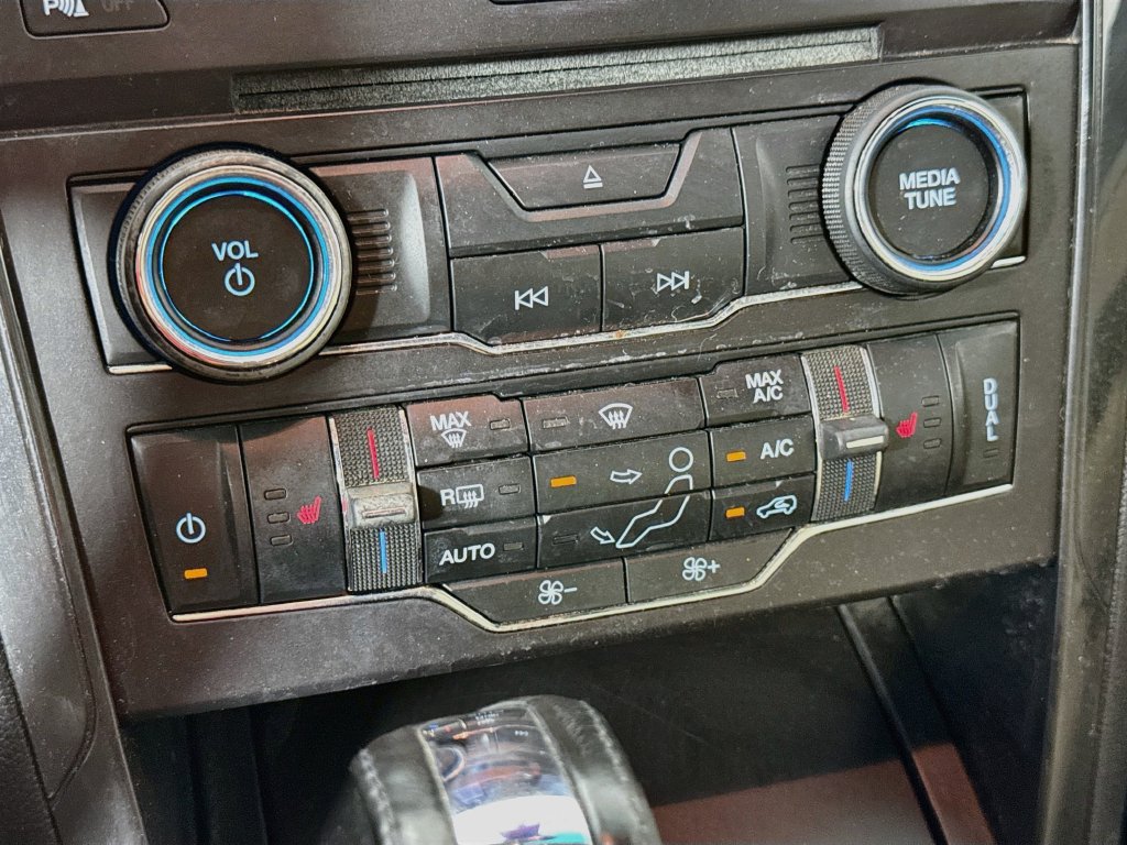 Used 2016 Ford Explorer XLT w/ Equipment Group 202A FWD image 18