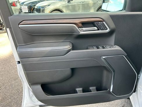 Used 2025 GMC Sierra 1500 SLT image 12