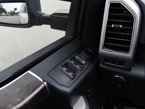 Used 2022 Ford F250 Lariat w/ Lariat Ultimate Package AWD/4WD image 20