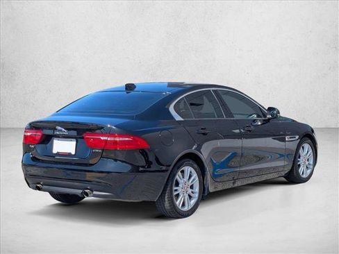 Used 2018 Jaguar XE Premium RWD image 5