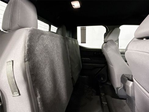 Certified 2024 Toyota Tacoma SR5 AWD/4WD image 37