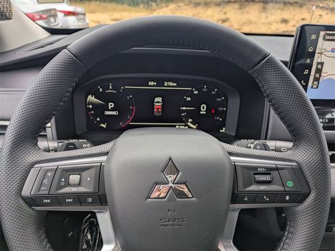 New 2025 Mitsubishi Outlander SE image 31