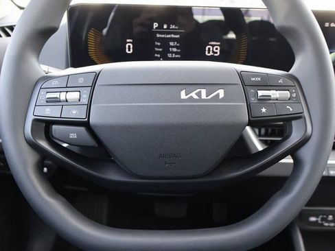 New 2025 Kia K4 LXS image 29
