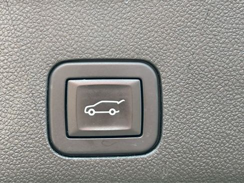 Used 2025 GMC Yukon XL Denali Ultimate w/ LPO, Floor Liner Package AWD/4WD image 11
