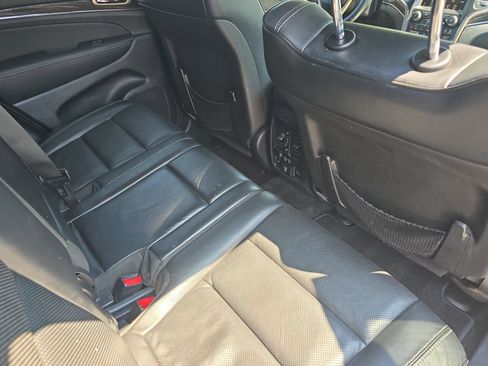 Used 2015 Jeep Grand Cherokee Overland w/ Advanced Technology Group AWD/4WD image 11