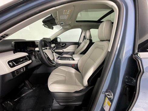 Used 2025 Lincoln Aviator Reserve image 16