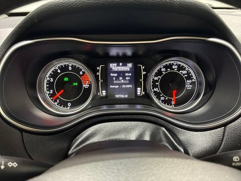 Used 2019 Jeep Cherokee Latitude Plus FWD image 16