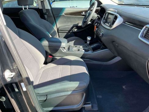 Used 2020 Kia Sorento LX FWD image 12