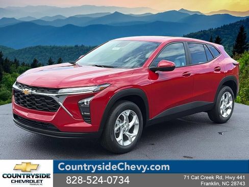 New 2026 Chevrolet Trax LS w/ LS Convenience Package FWD image 1