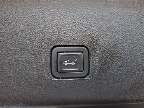 Used 2023 Chevrolet Traverse LT w/ LPO, Floor Liner Package AWD/4WD image 31