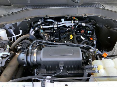 Used 2022 Ford Explorer XLT w/ Equipment Group 202A RWD image 34