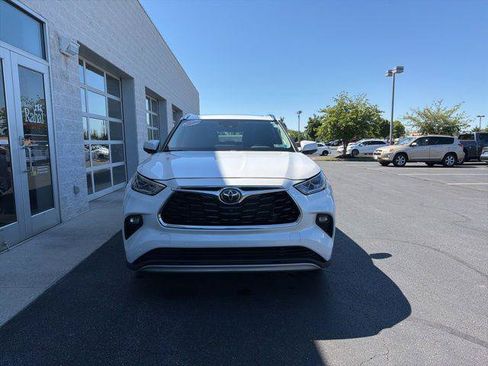 Certified 2024 Toyota Highlander Platinum AWD/4WD image 3