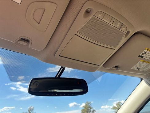 Used 2015 Nissan Rogue SV FWD image 30