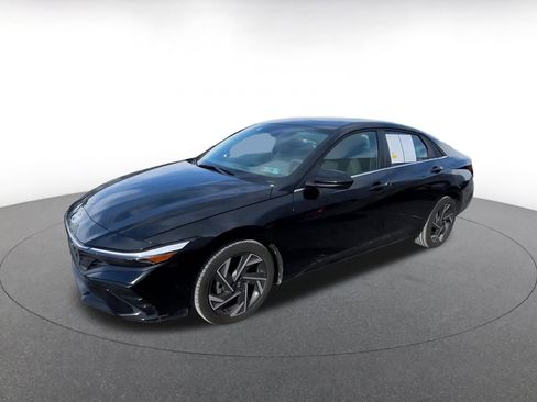 Used 2025 Hyundai Elantra SEL image 7