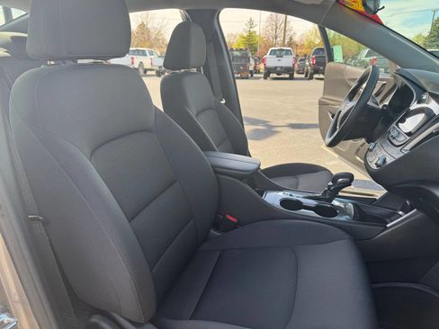 Used 2025 Chevrolet Malibu LT FWD image 33