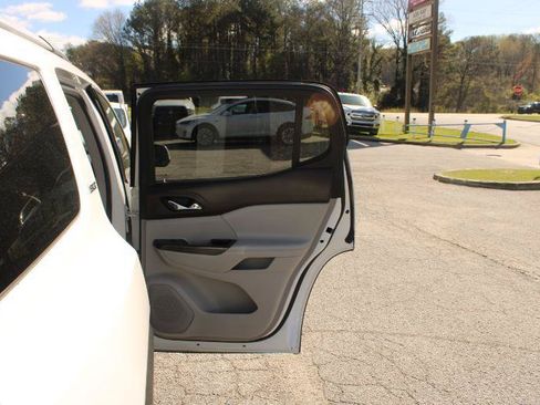 Used 2017 GMC Acadia SLT AWD/4WD image 16