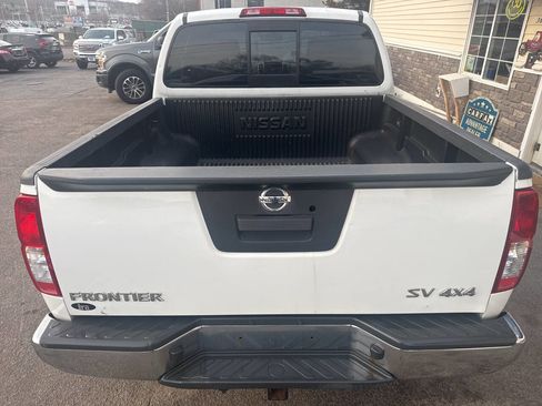 Used 2015 Nissan Frontier SV image 8
