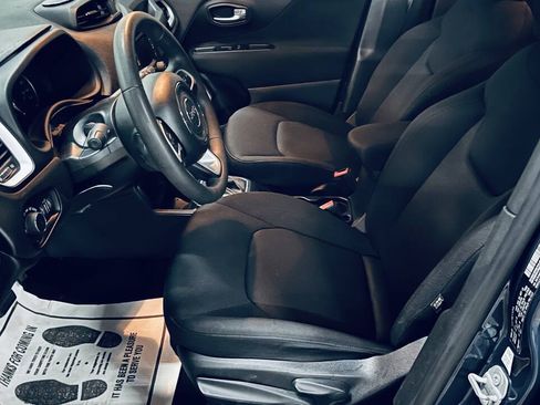Used 2020 Jeep Renegade Sport w/ UConnect 7.0 Group FWD image 17