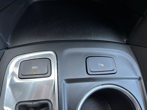 Used 2022 Chevrolet Equinox LT AWD/4WD image 16
