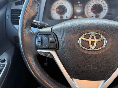 Used 2017 Toyota Sienna SE FWD image 18