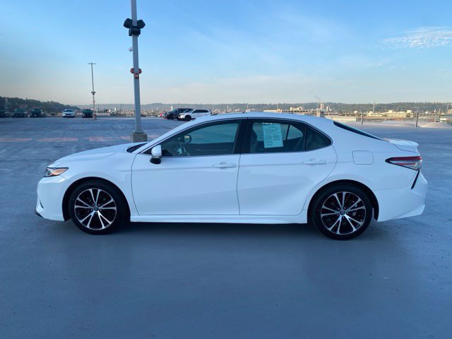 Used 2018 Toyota Camry SE w/ Moonroof Package FWD image 4
