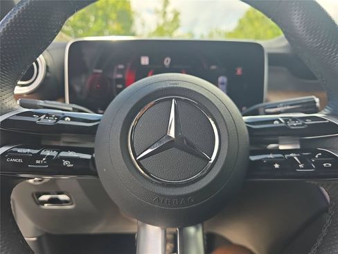 Used 2025 Mercedes-Benz GLC 300 4MATIC w/ AMG Line image 21